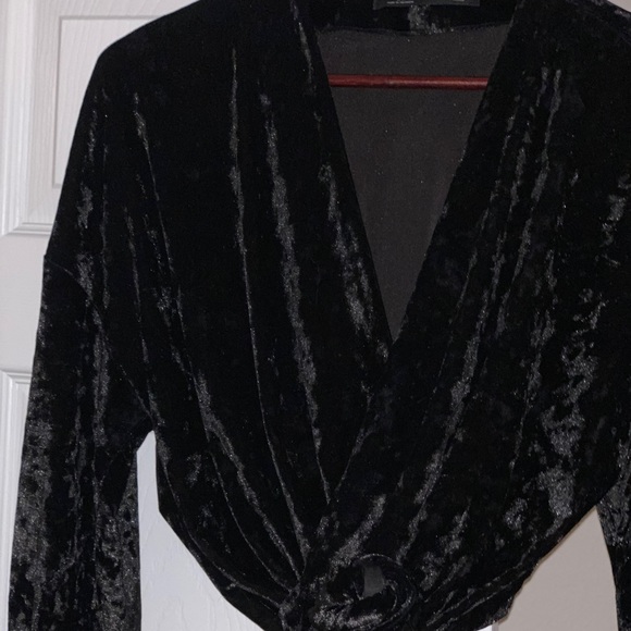 Velvet wrap top - Picture 2 of 3